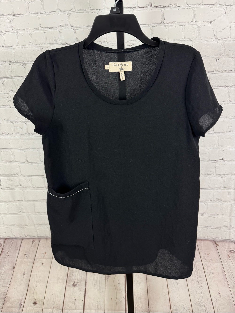 Cotélac Black Short Sleeve Blouse with White Contrast Stitch Pocket Size 0 (XS)